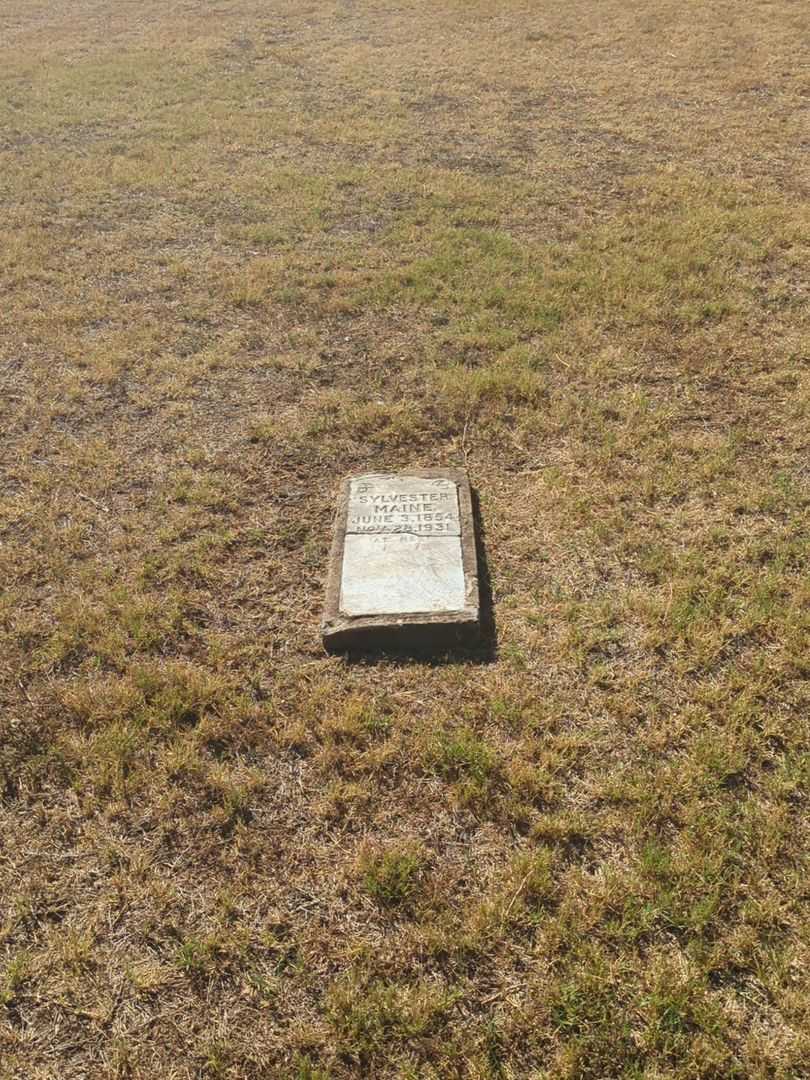 Sylvester Maine's grave. Photo 1
