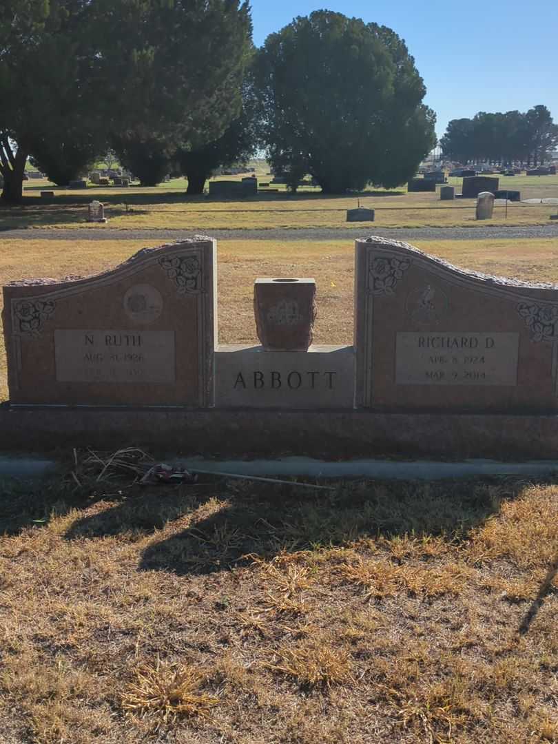 Naoma Ruth Abbott's grave. Photo 2