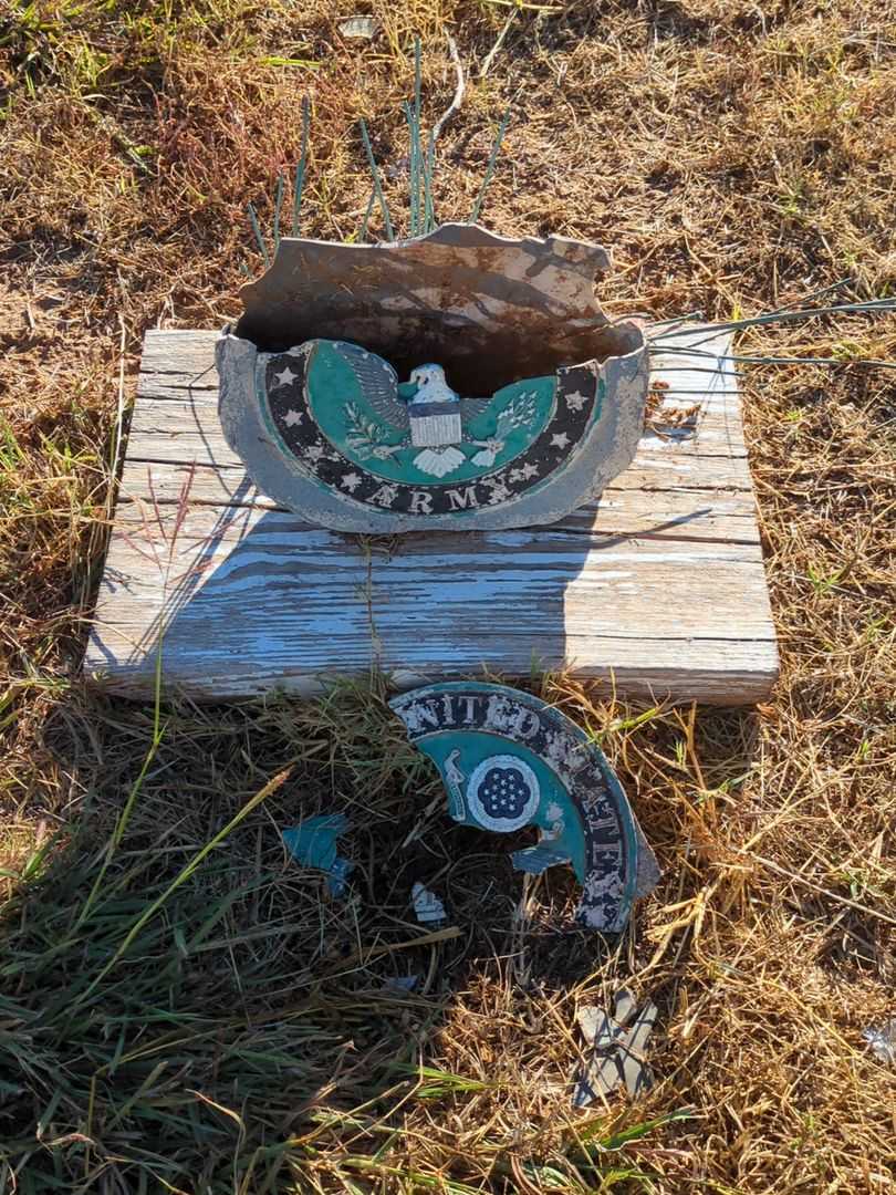 Romelo Madrigal's grave. Photo 1