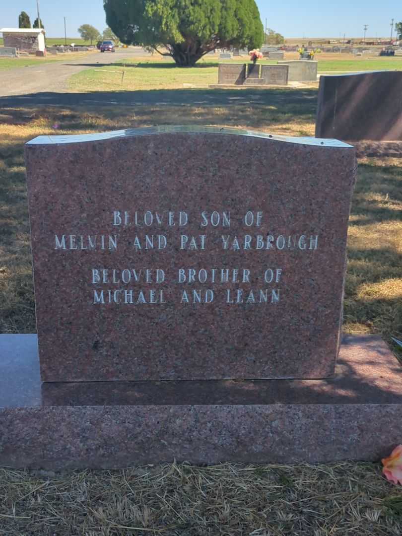 Mark Geoffrey Yarbrough's grave. Photo 3