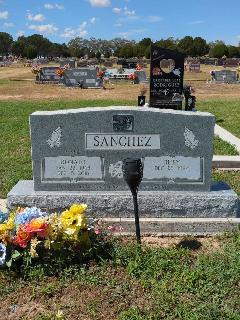Donato "Donnie" Sanchez's grave. Photo 1