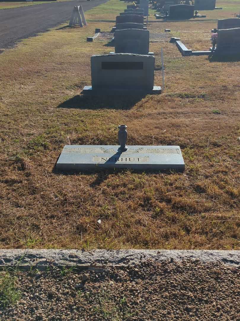 Vivian Vestal Nebhut's grave. Photo 2