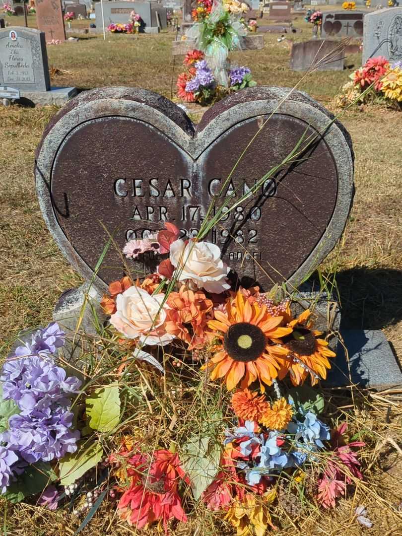 Cesar Cano's grave. Photo 1