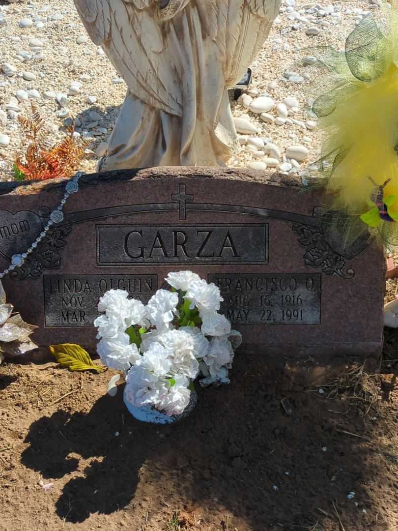 Linda Oiguin Garza's grave. Photo 1