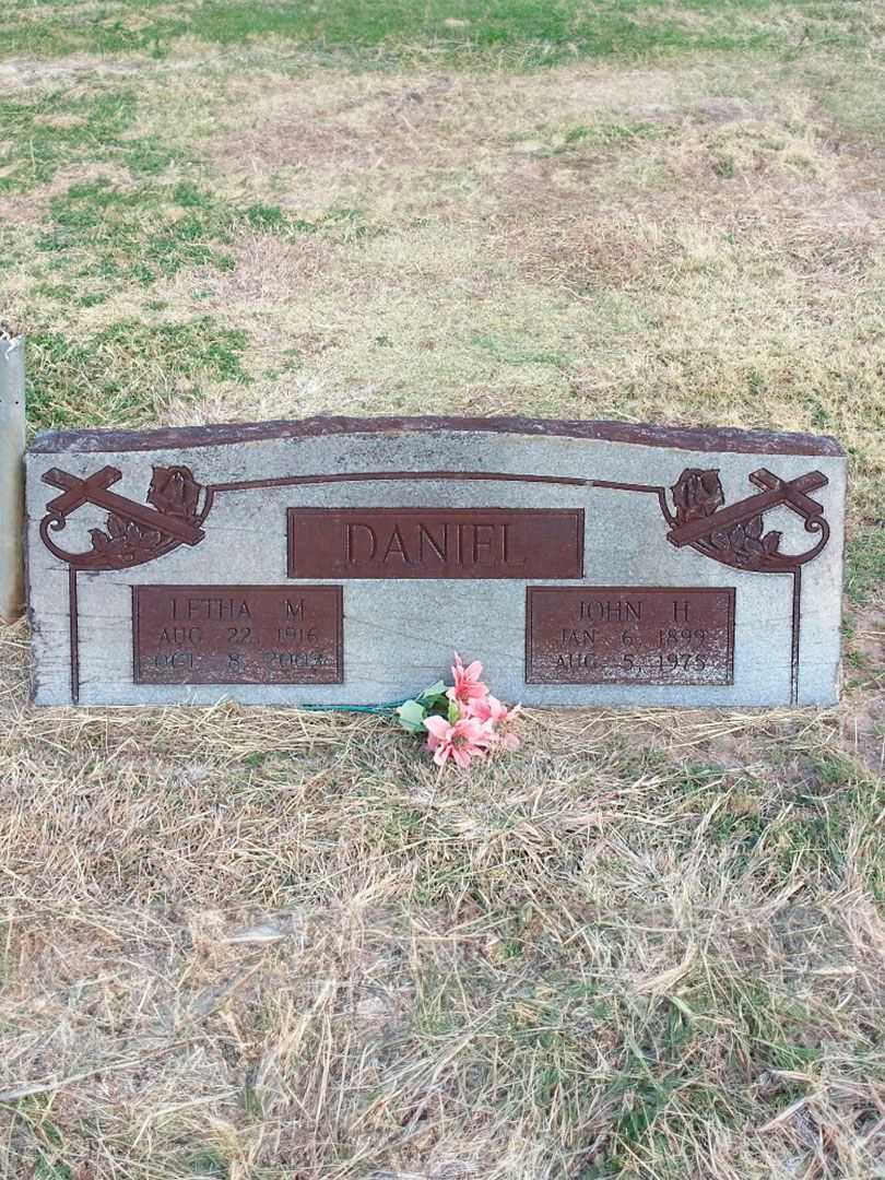 John H. Daniel's grave. Photo 1