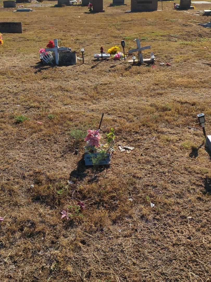 Lupe Cardona's grave. Photo 2