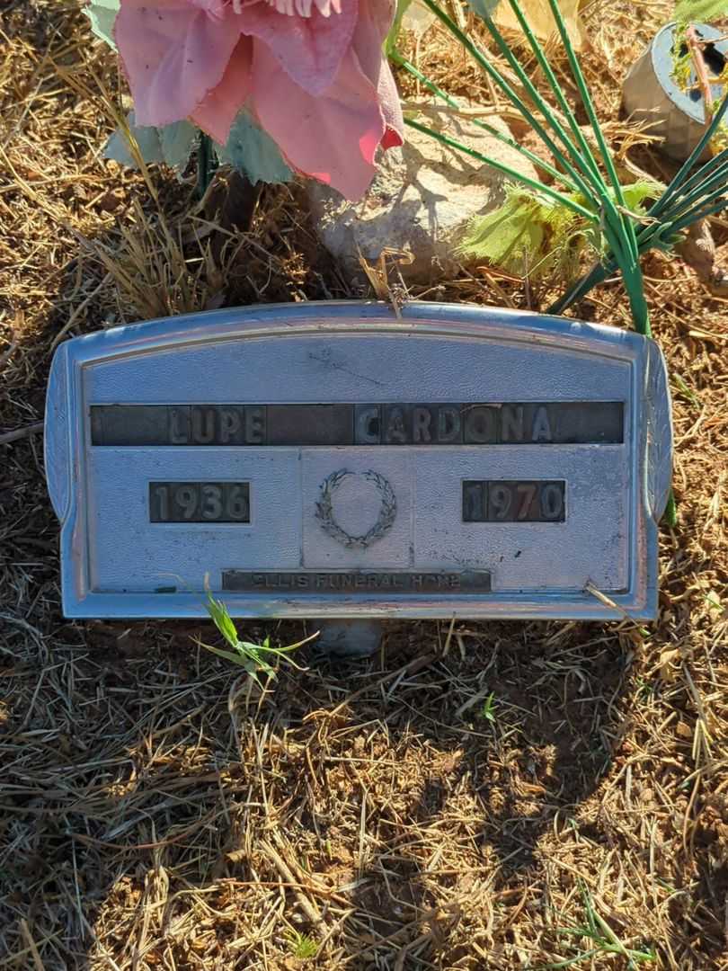 Lupe Cardona's grave. Photo 1