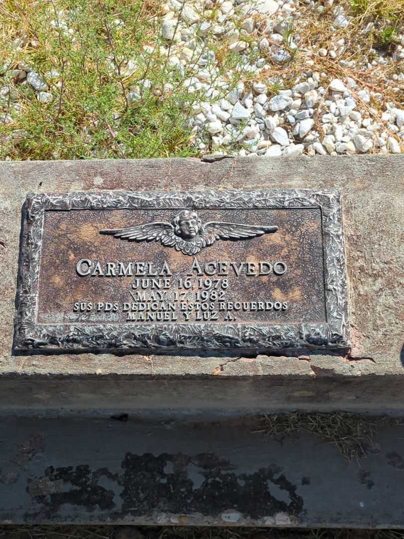 Carmela Acevedo's grave. Photo 1