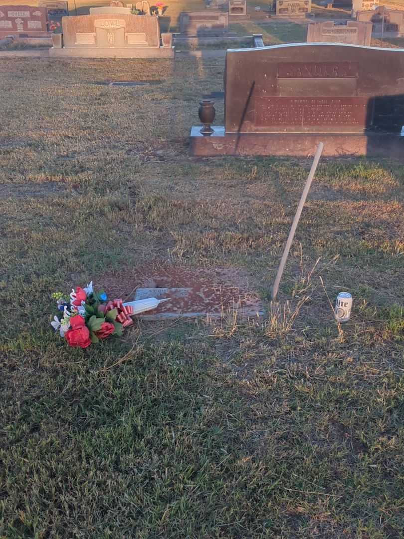 Ricki Van Coffman's grave. Photo 2