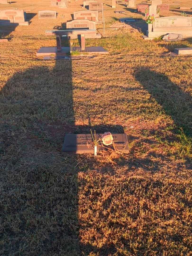 Frenchie S. Mapes's grave. Photo 2