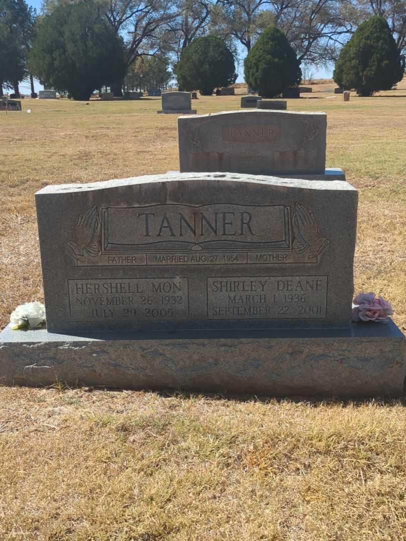 Hershel Mon Tanner's grave. Photo 2