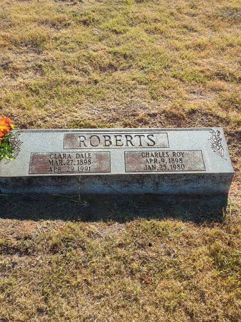 Clara Dale Roberts's grave. Photo 1