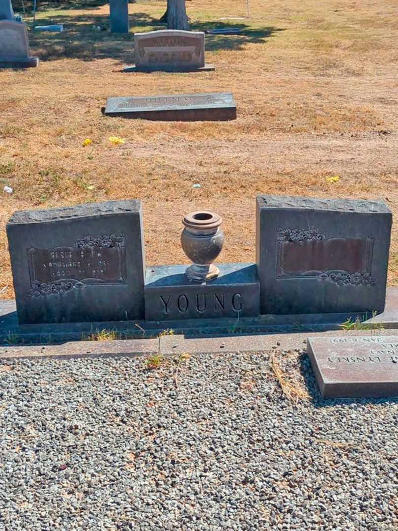 Elsie Ruth Young's grave. Photo 1
