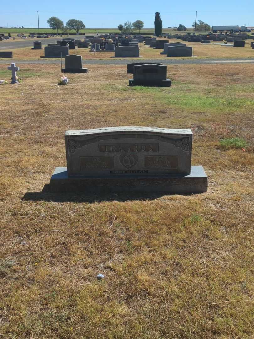 Enid Edwards's grave. Photo 1