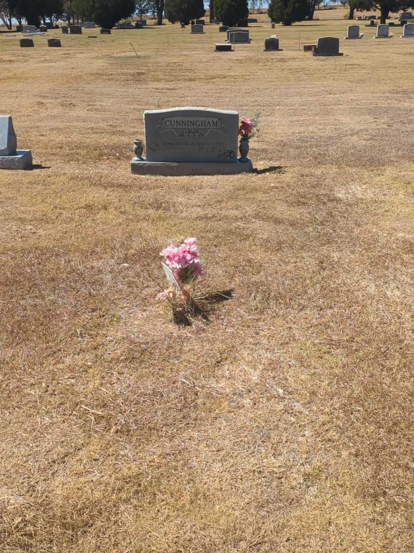 Sabrena Rea Galicia's grave. Photo 1