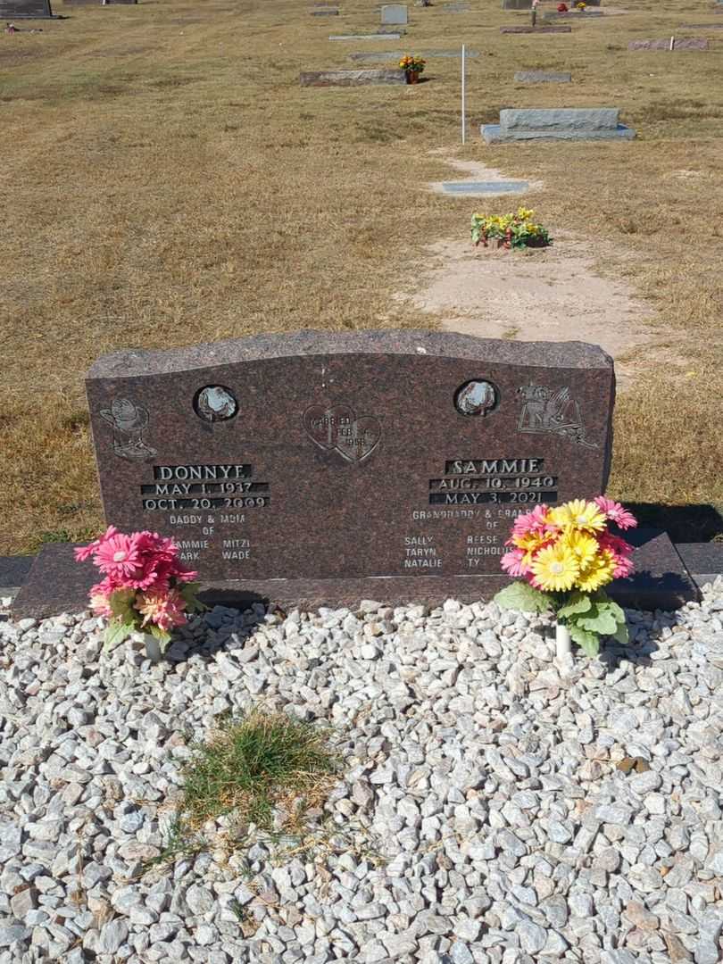 Donnye Baker's grave. Photo 2