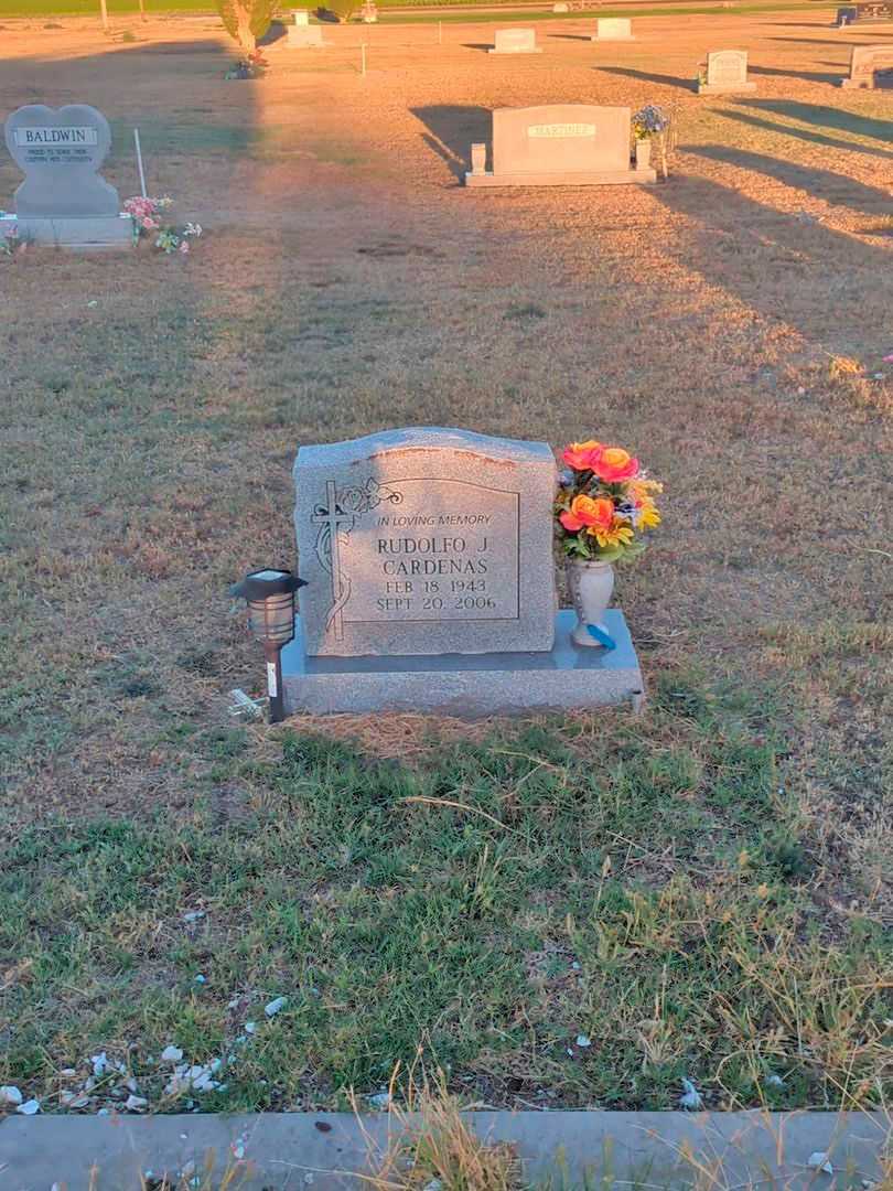 Rudolfo Johnny Cardenas's grave. Photo 2