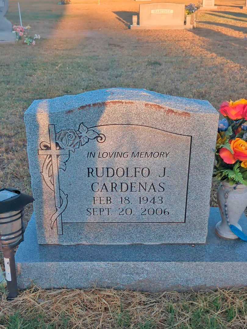 Rudolfo Johnny Cardenas's grave. Photo 1