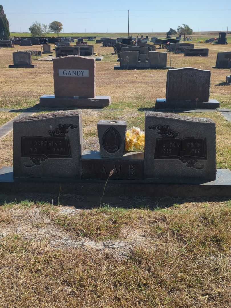 Josephine Lamb's grave. Photo 1