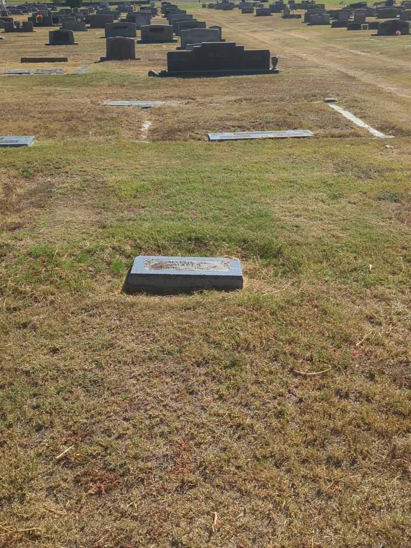 Mattie M. Mapes's grave. Photo 2