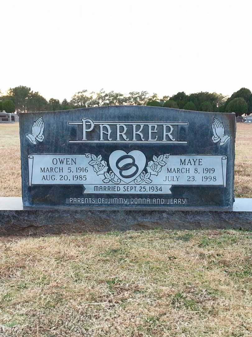 Maye Parker's grave. Photo 1