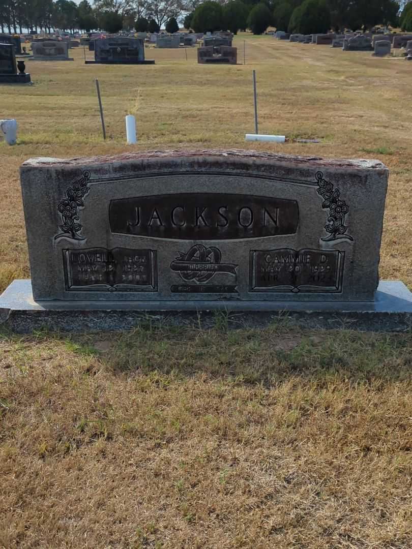 Lovell Jack Jackson's grave. Photo 1