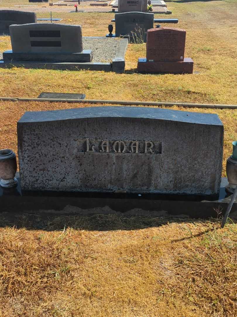 Fern Lamar's grave. Photo 1