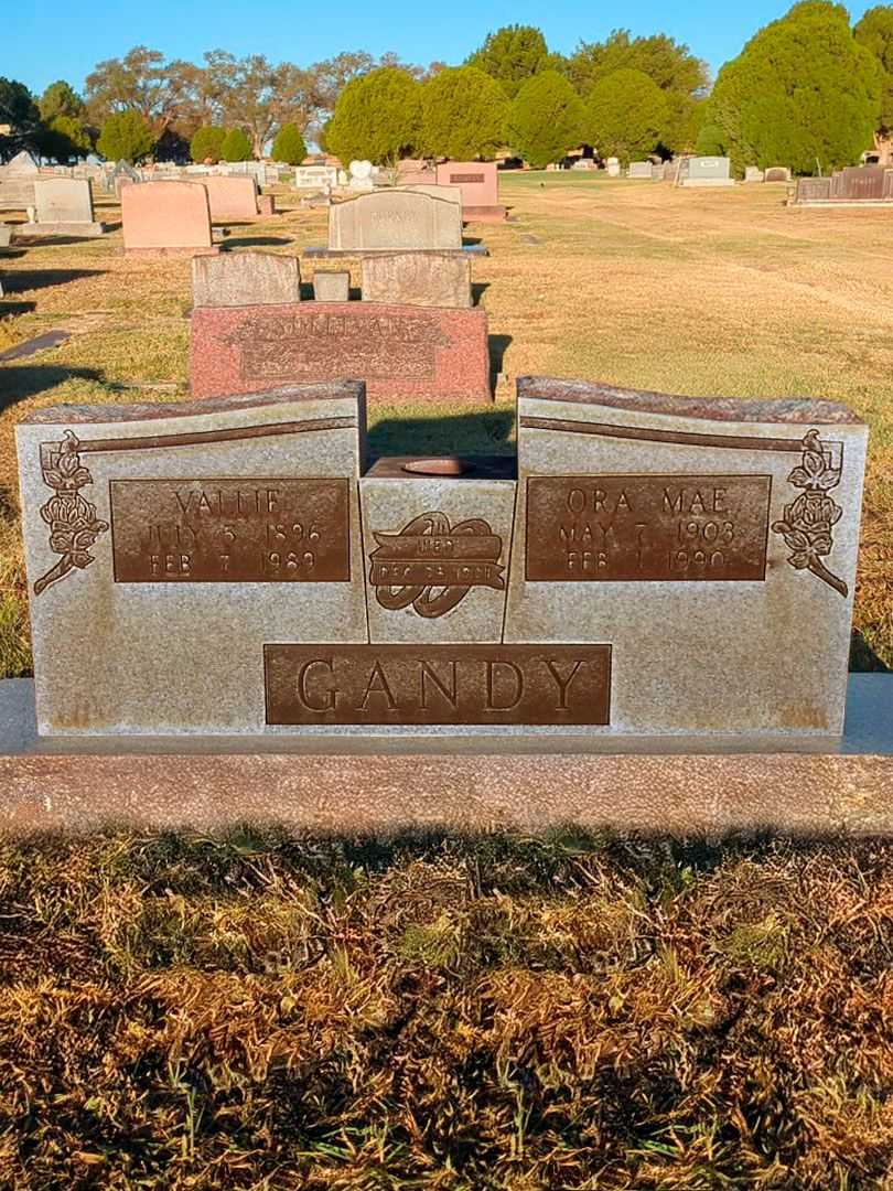 Vallie Gandy's grave. Photo 1