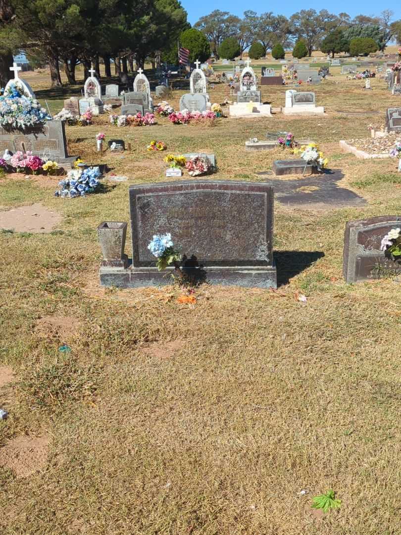 Juan Tarango's grave. Photo 2