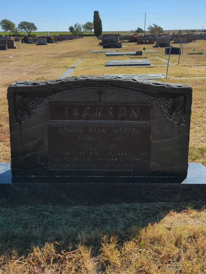 Tommy Dean Jackson's grave. Photo 1