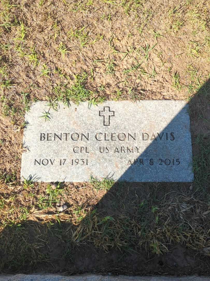 Benton Cleon Davis's grave. Photo 3