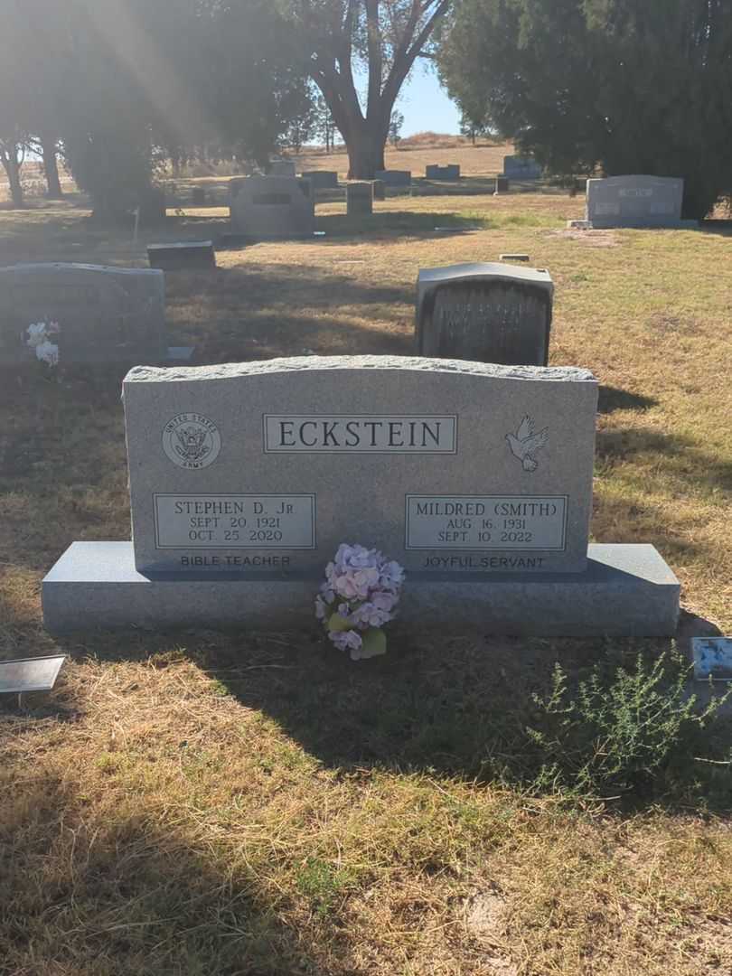 Stephen Daniel Eckstein Junior's grave. Photo 1