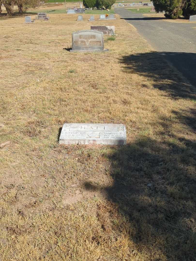 Rossie L. Hall's grave. Photo 1
