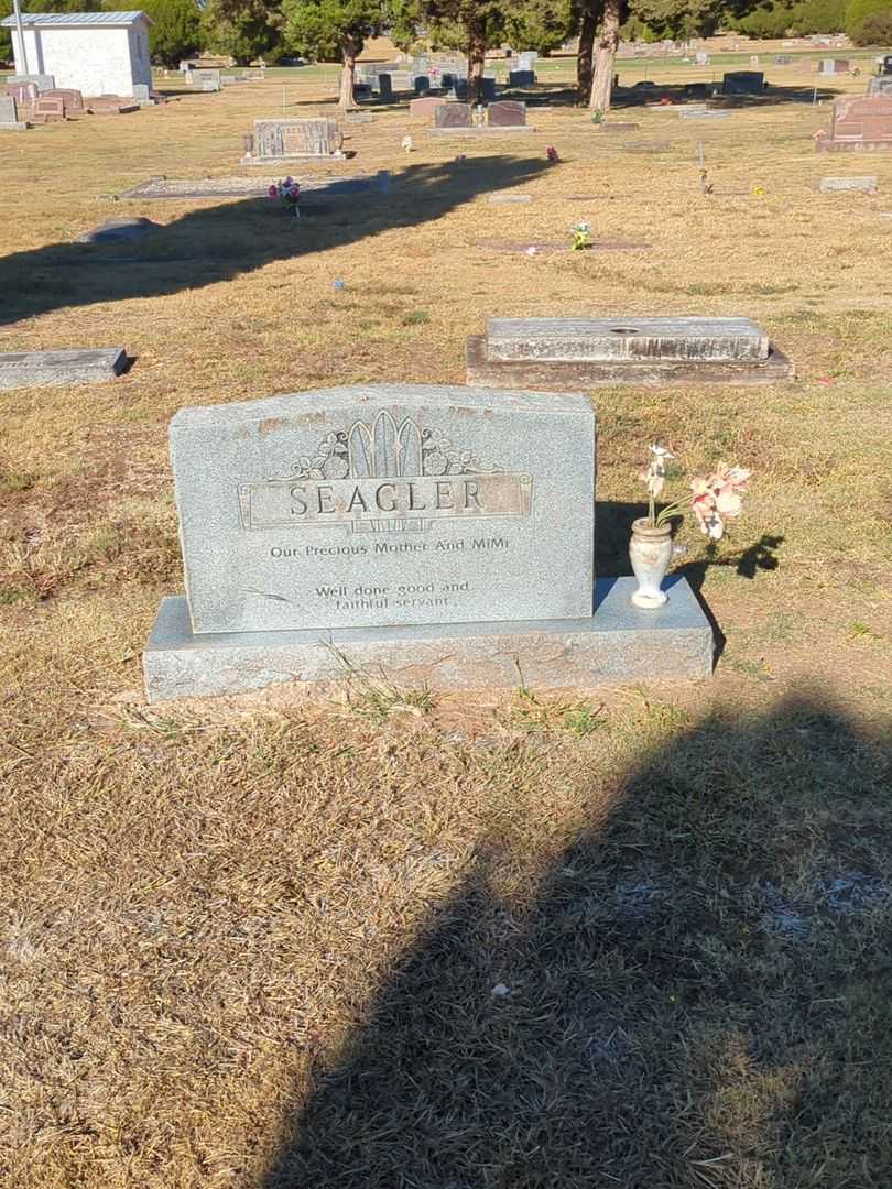 Evelyn Ellington Seagler's grave. Photo 2