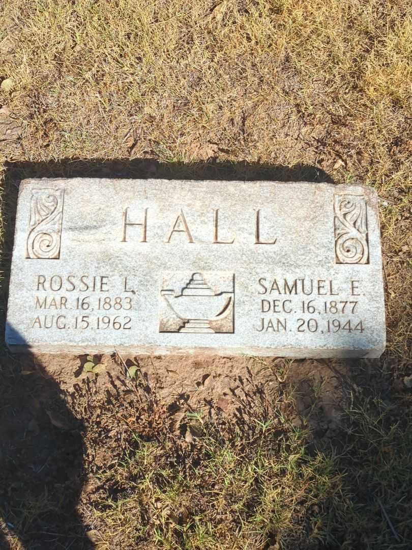 Rossie L. Hall's grave. Photo 2