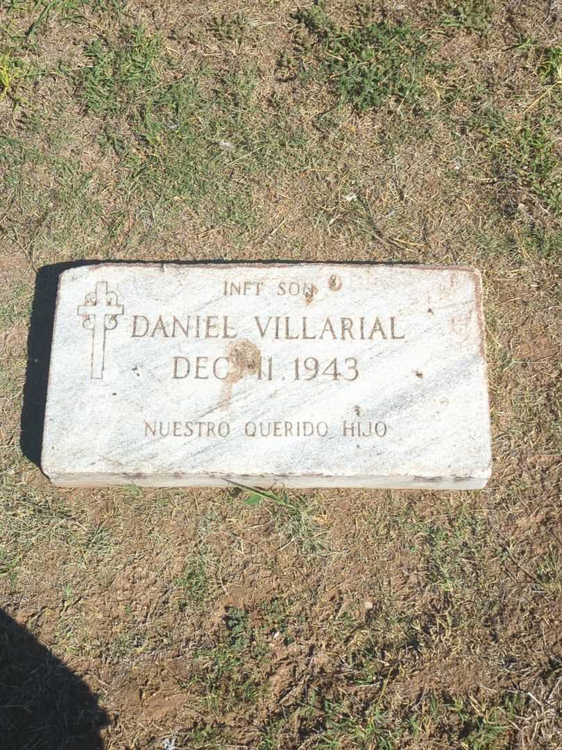 Daniel Villarial's grave. Photo 2