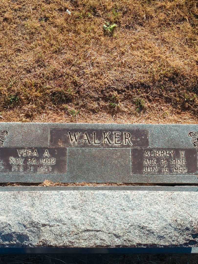 Vera A. Walker's grave. Photo 3