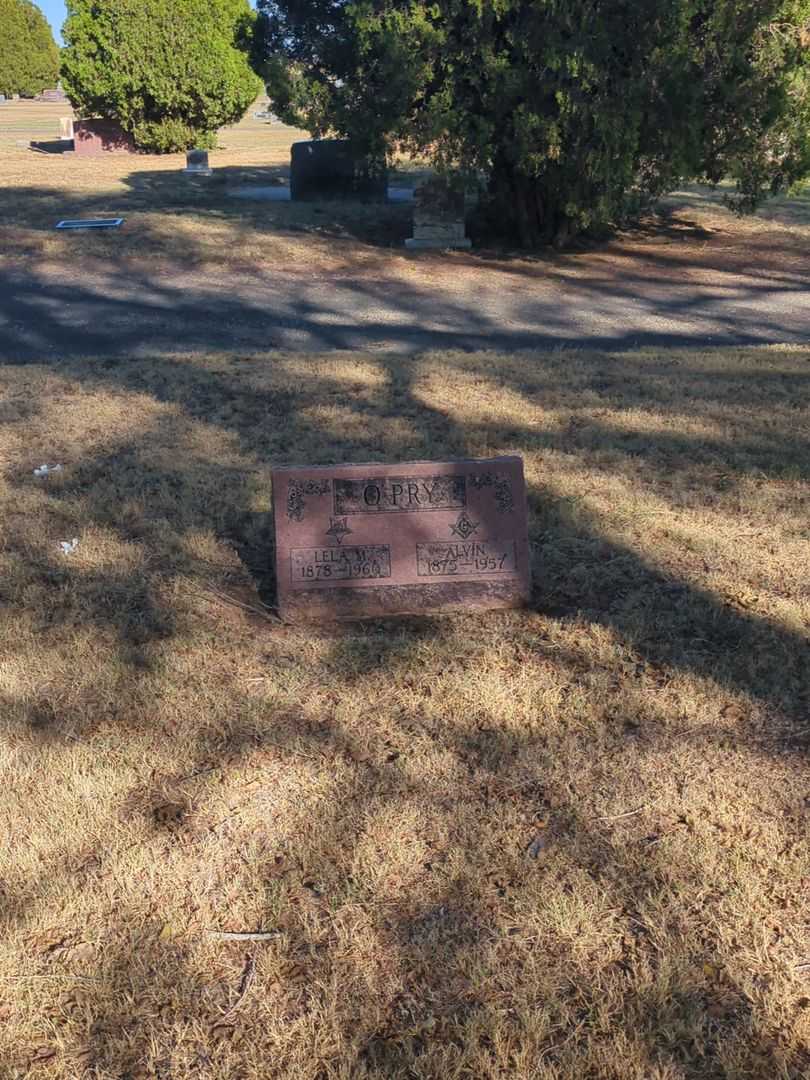 Lela M. O'Pry's grave. Photo 1