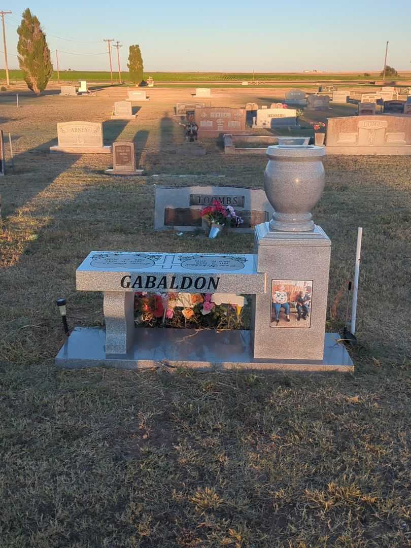 Max Gabaldon's grave. Photo 2