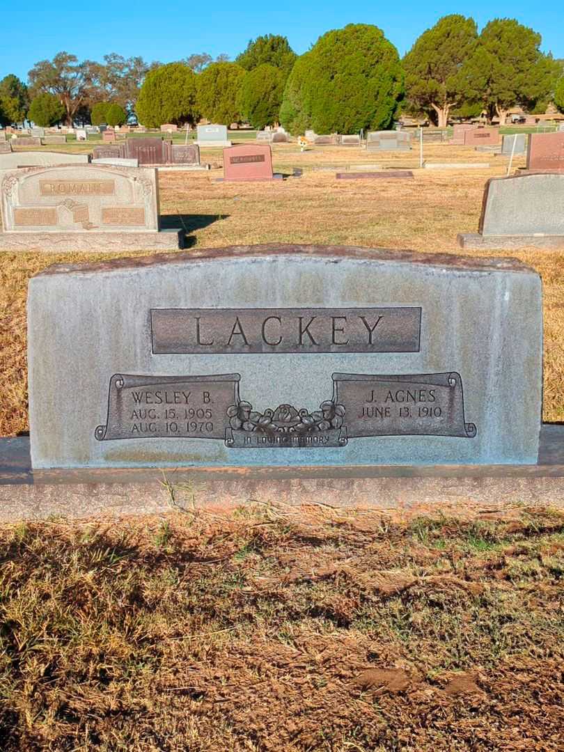 Wesley B. Lackey's grave. Photo 1