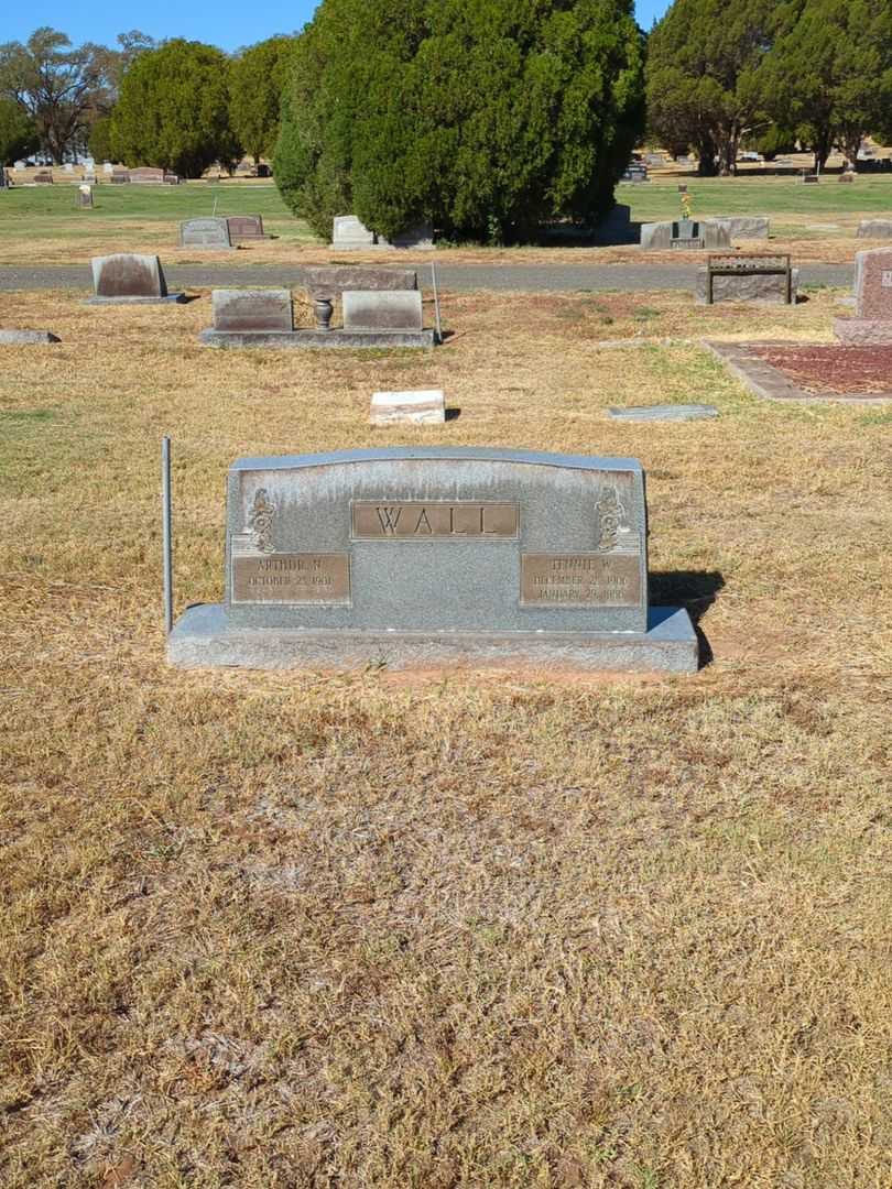 Tennie W. Wall's grave. Photo 2