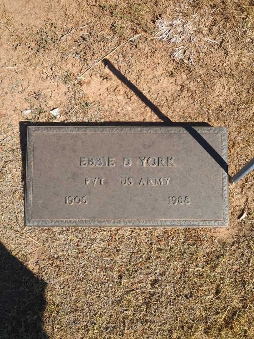 Ebbie D. York's grave. Photo 1