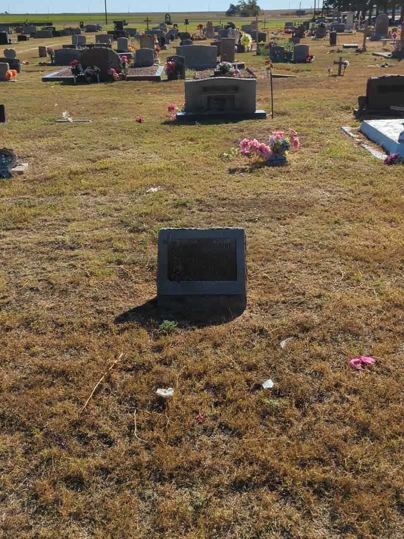 Romuelo Salazar's grave. Photo 2