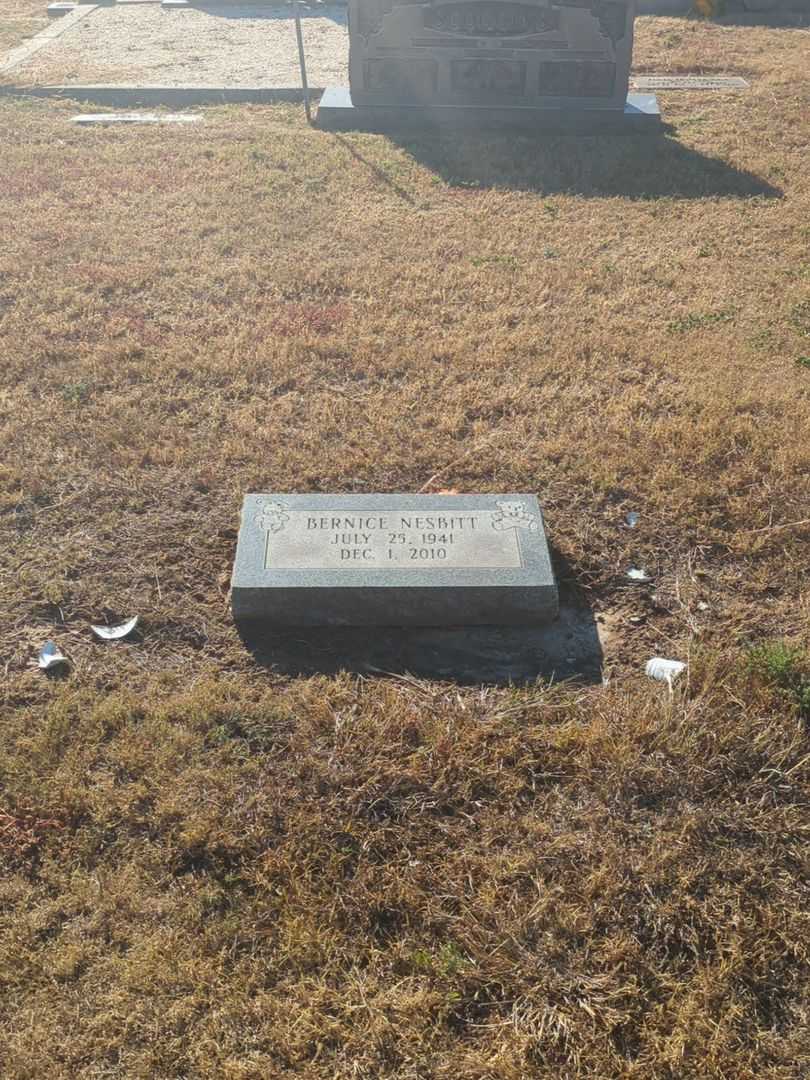 Alma Bernice Nesbitt's grave. Photo 2