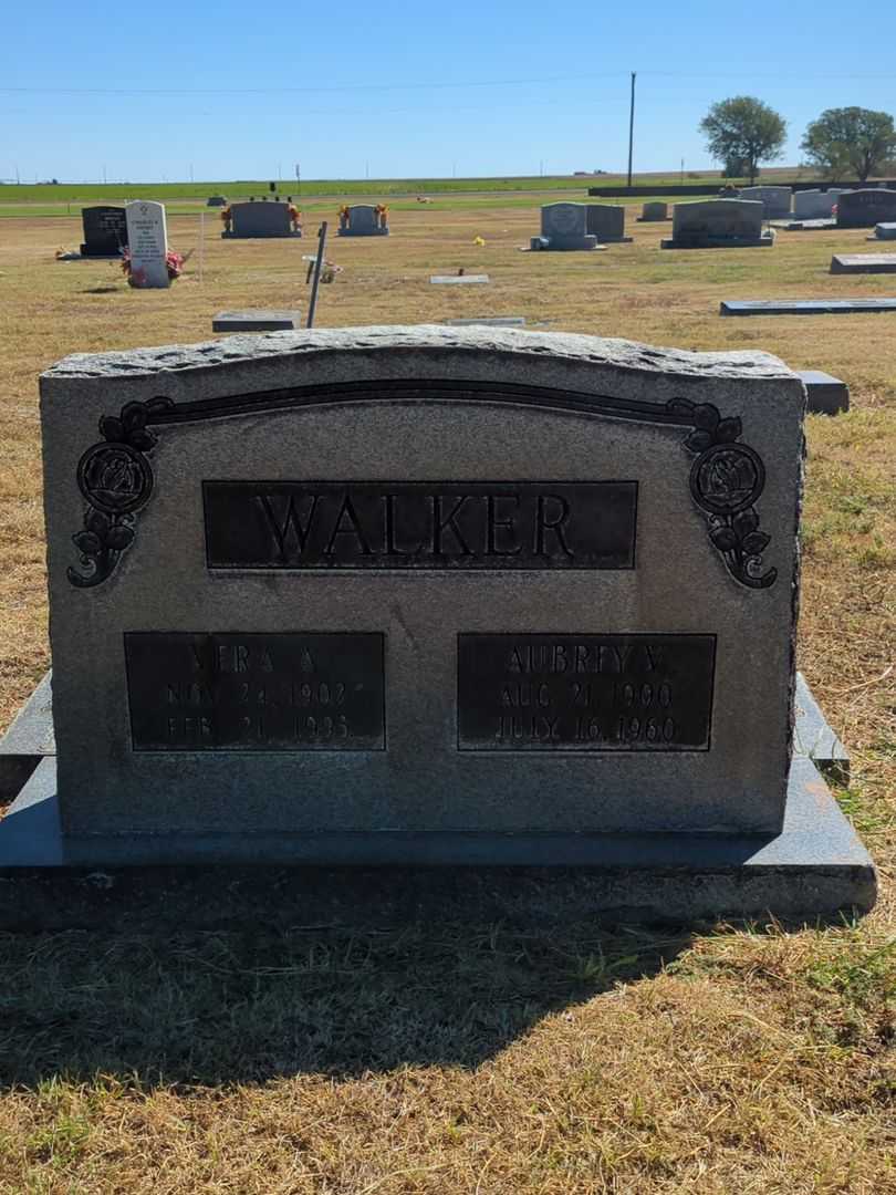 Vera A. Walker's grave. Photo 1