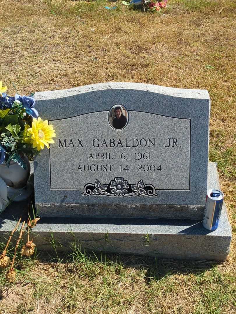 Max Gabaldon Junior's grave. Photo 1