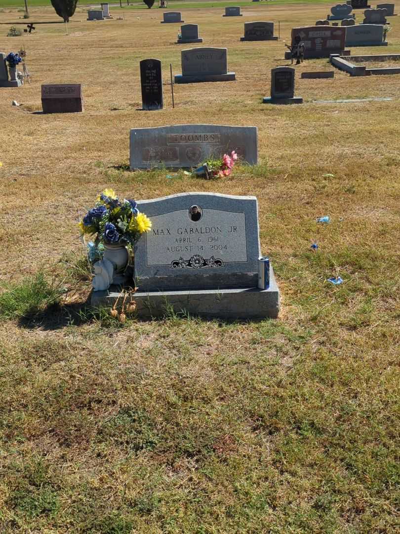 Max Gabaldon Junior's grave. Photo 2